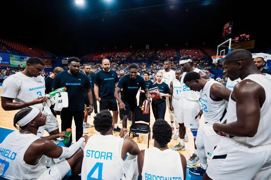 PRIME MINISTER ENCOURAGES BAHAMAS BASKETBALL TEAM AS IT SEEKS TO