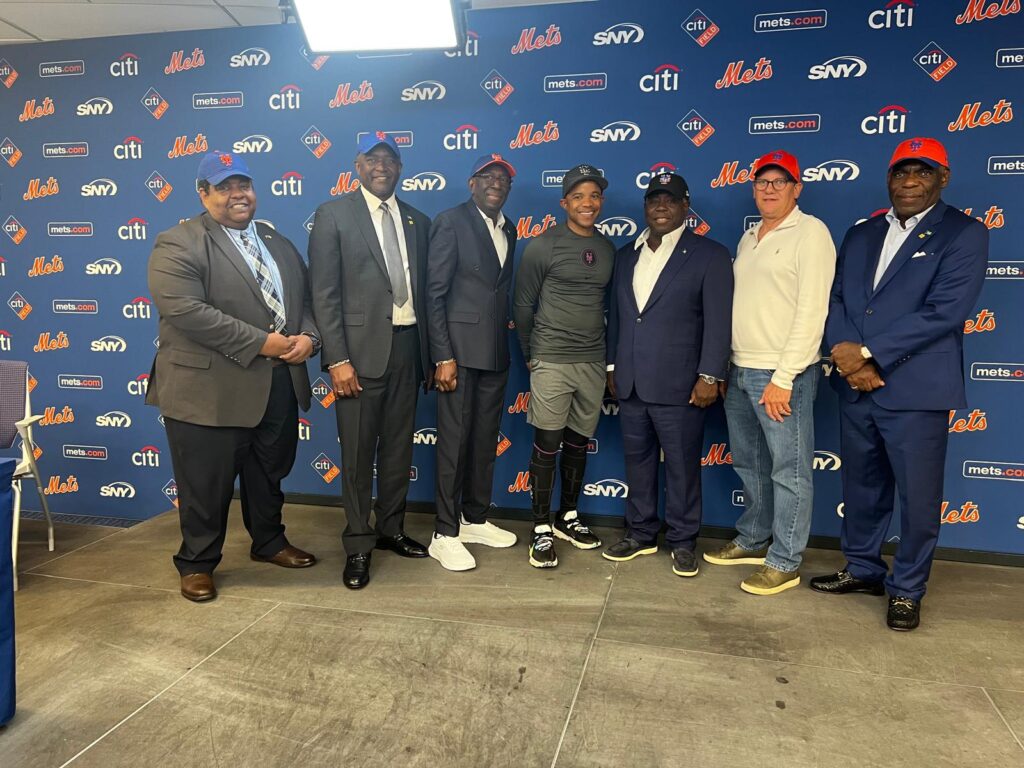 PM DAVIS AND DELEGATION ATTEND NEW YORK METS GAME – BAHAMAS CHRONICLE